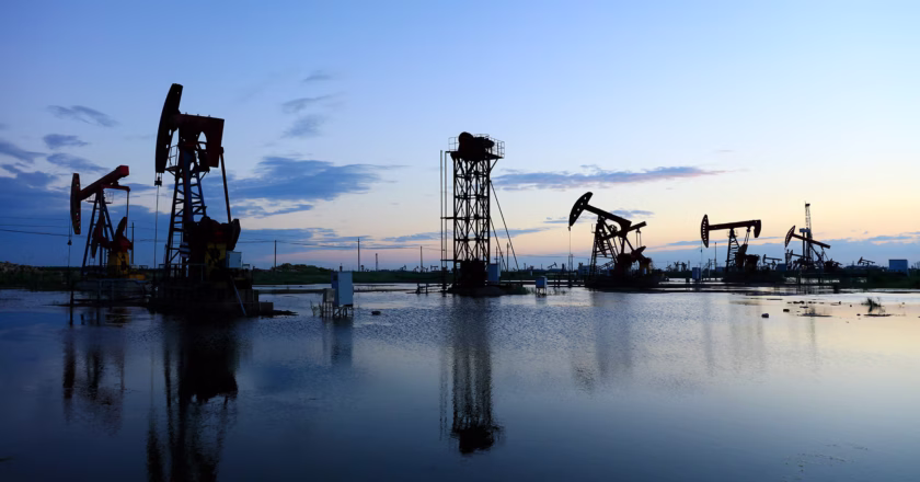 Petróleo de Texas sube tras descartarse reunión entre Estados Unidos e Irán