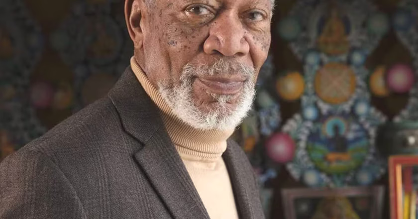 Morgan Freeman desafía al paso del tiempo y sorprende con su apariencia a través de los años