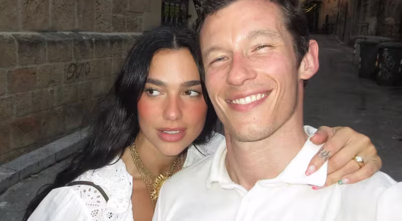 Callum Turner habla de su boda con Dua Lipa