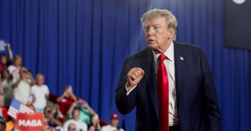 Trump anuncia arancel del 50 % a vehículos y acero de Canadá a partir de 2027