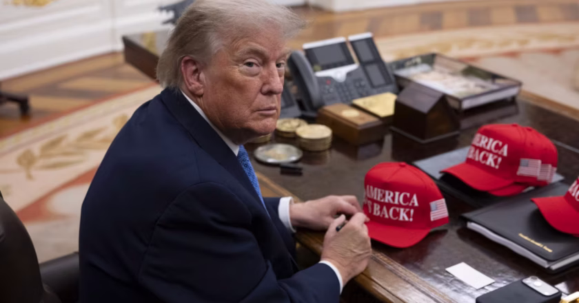 Trump anuncia acuerdo petrolero con Venezuela por el control de más de 65,000 millones de barriles