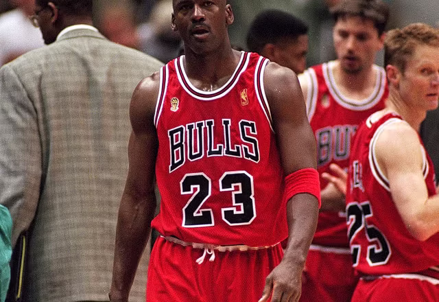 Camiseta de Michael Jordan utilizada en las Finales de 1998 podría alcanzar los US$15 millones en subasta