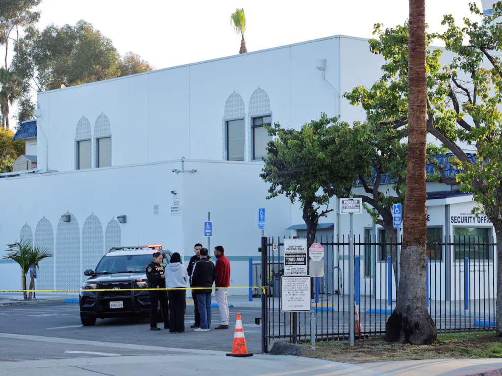 Acusan a joven de 17 años de colaborar en ataque contra mezquita en California