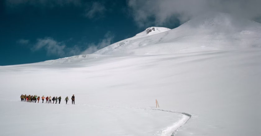 AL MENOS 11 ALPINISTAS MUEREN Y SEIS ESTÁN DESAPARECIDOS TRAS ALUD EN RUSIA