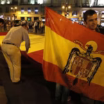 Tensión en Madrid tras incidente con jóvenes que portaban banderas españolas en Puerta del Sol