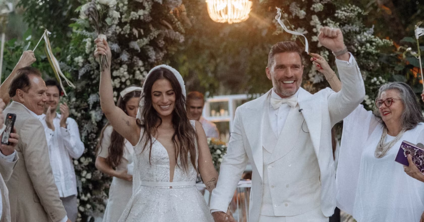 Julián Gil y Valeria Marín celebran nuevas nupcias con una peculiar boda drive-thru en Las Vegas