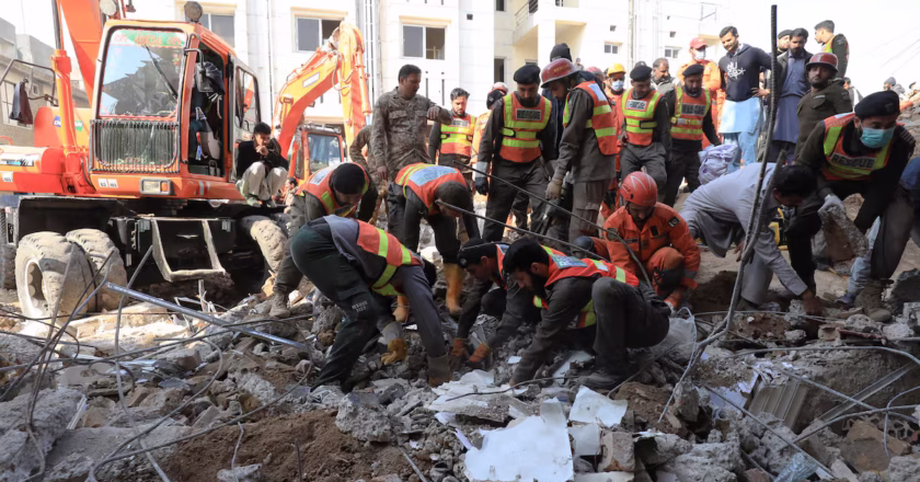 Atentado suicida contra una mezquita en Pakistán deja 50 muertos y más de 100 heridos