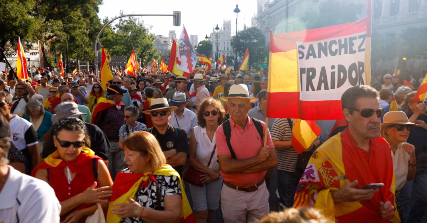 Miles de personas participan en Madrid en la II Marcha por la Dignidad